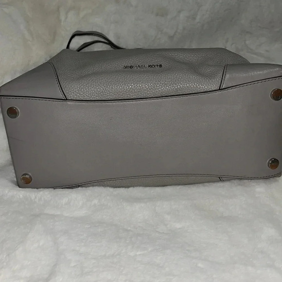 Micharl Kors Pebble Leather Bag - Picture 6 of 11